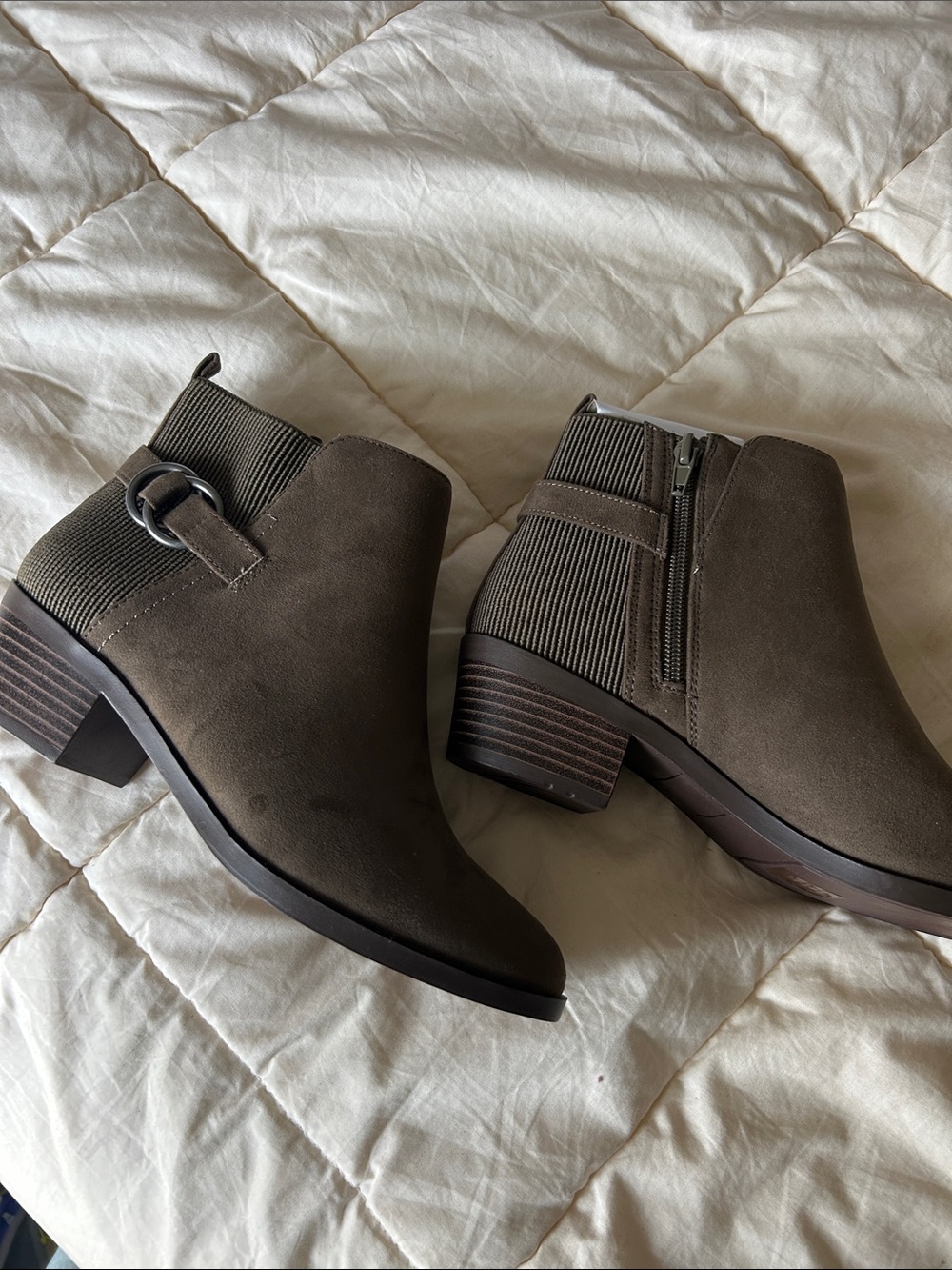 Market & Spruce Olive Green Ribbed Suede Block heel Women's Booties Size 6.5 NEW